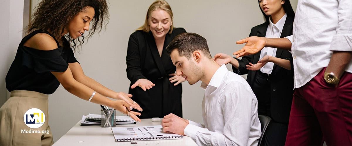 نحوه برخورد مدیران با افراد سمی در محیط کار